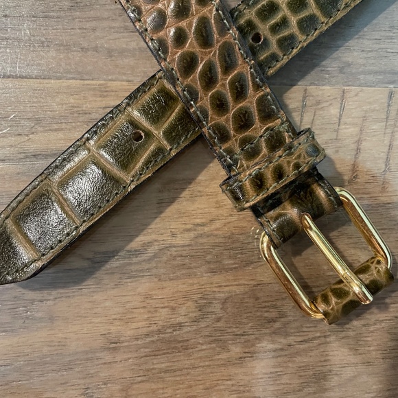 Like New Women\'s Italian Genuine Leather and Golden Chained Belt main image 4